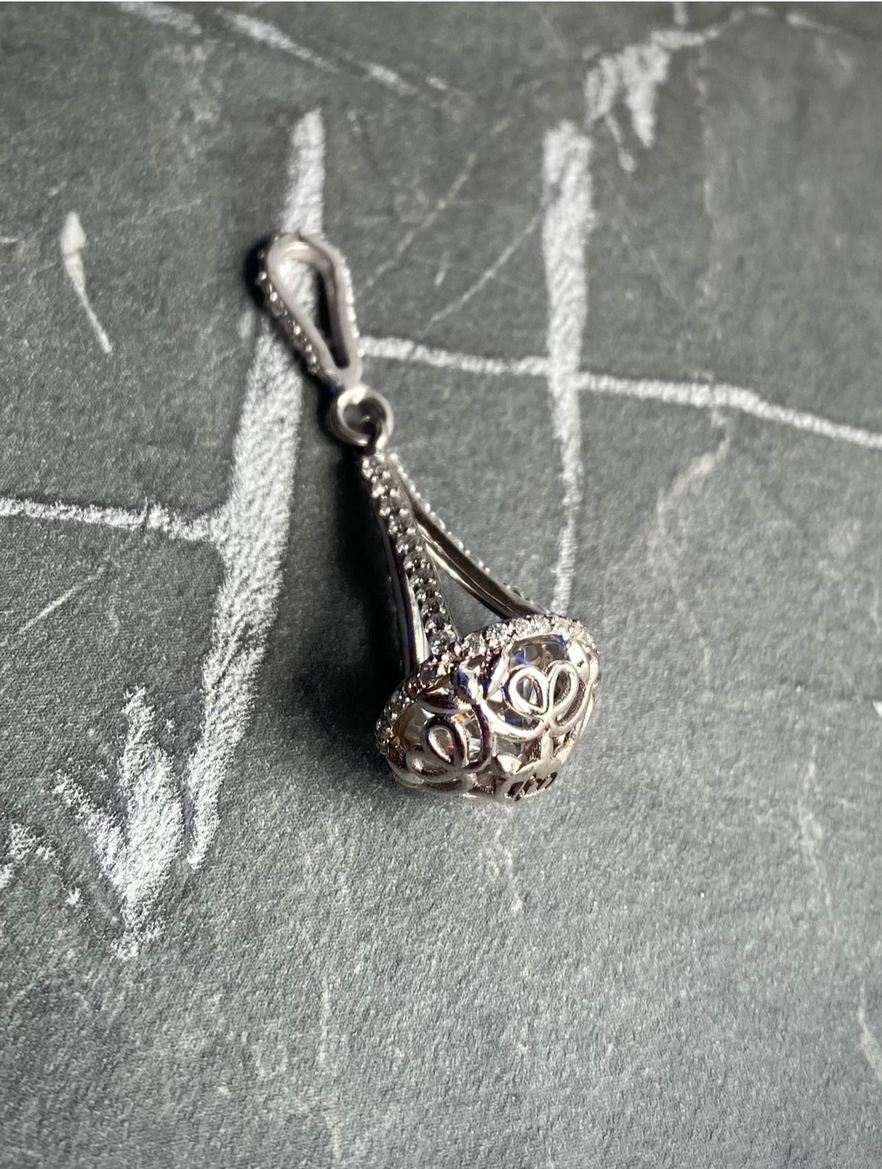 Dije de pendulo con MOI 365pts (3.65QTS) 2.9gr / 3.5cm / Oro Blanco Nac (Joya) B