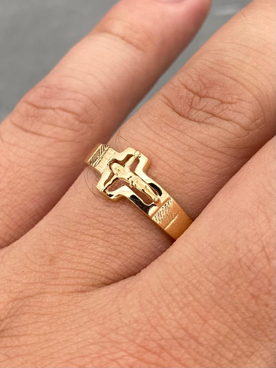 Anillo cristo 2.25gr / Talla 8 3/4 — Oro Amarillo