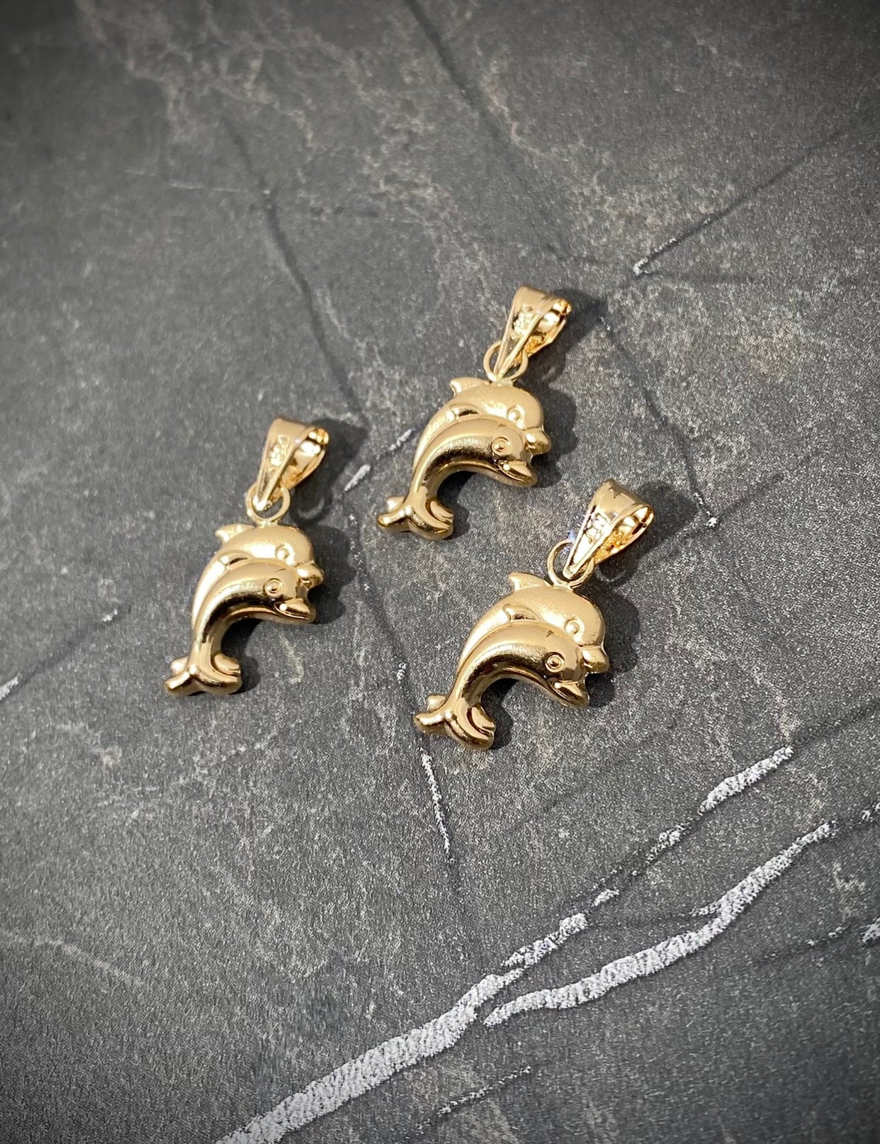 Dije de delfin 0.55gr / Largo 2.1cm / Oro Amarillo Nac B