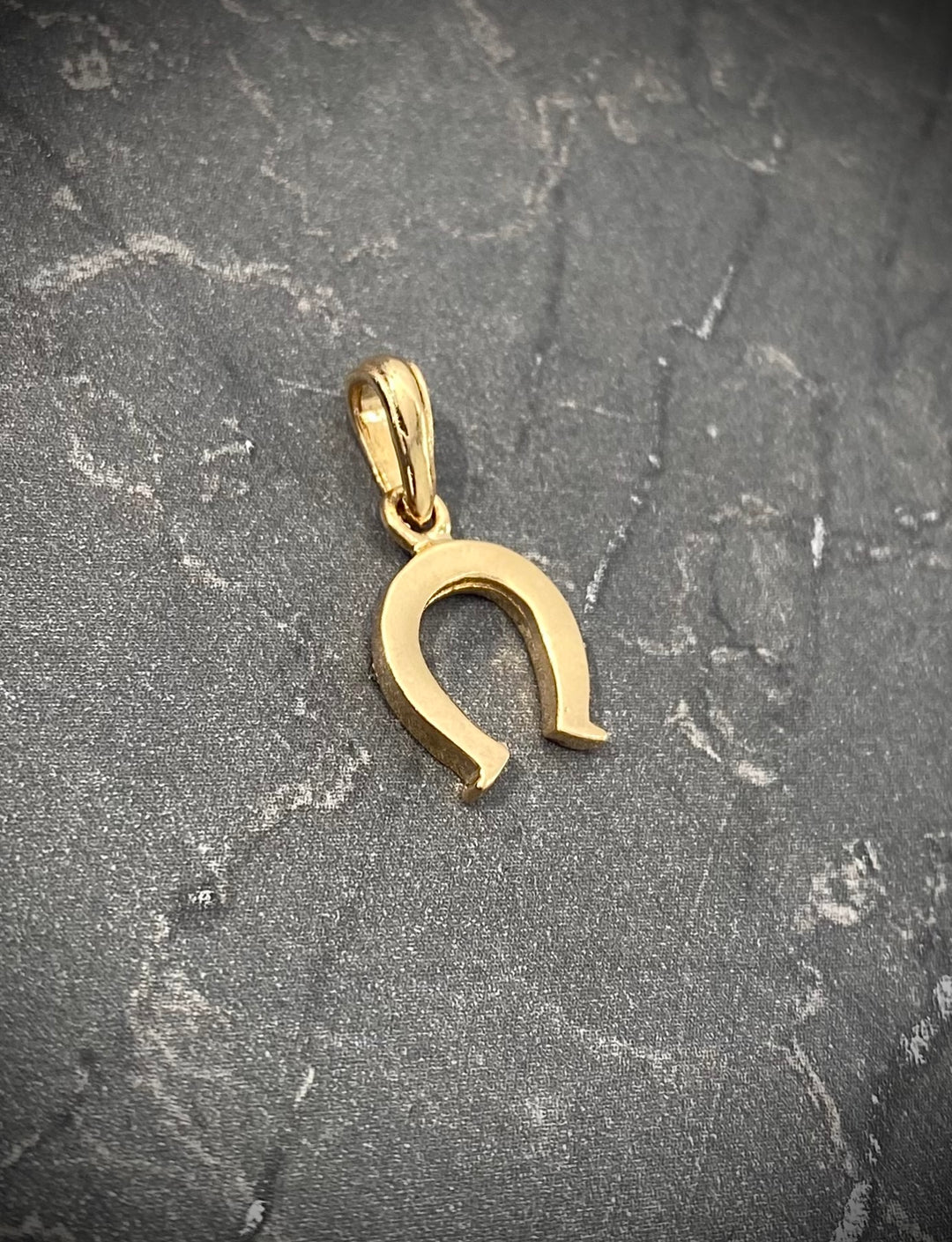 Dije herradura de caballo 1gr — Oro Amarillo