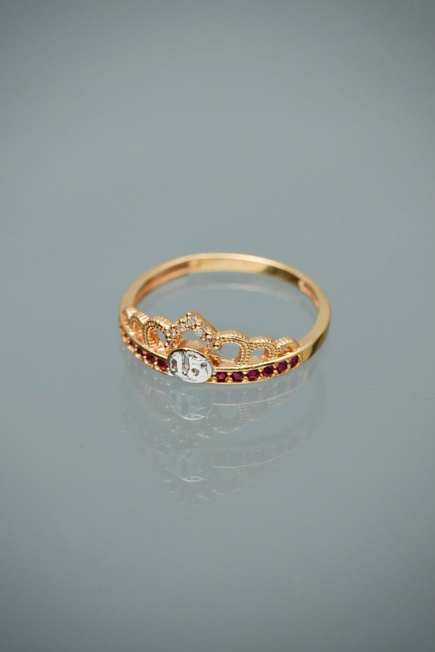 Anillo 15S con swarovski fucsia y blanco 2.25gr / Talla 7 1/4 — Oro Amarillo