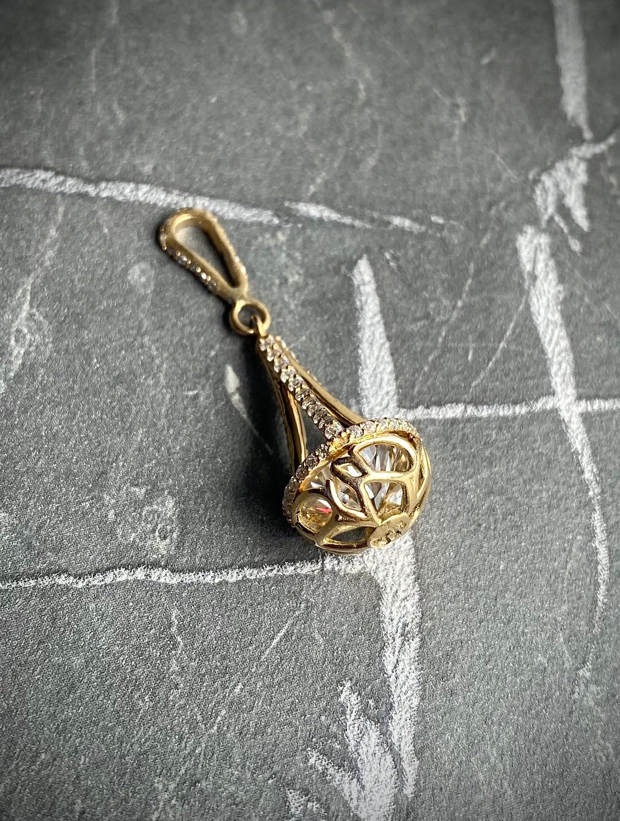 Dije de pendulo con 365 pts de Moiss blanca 2.8gr / Oro Amarillo (Joya) P