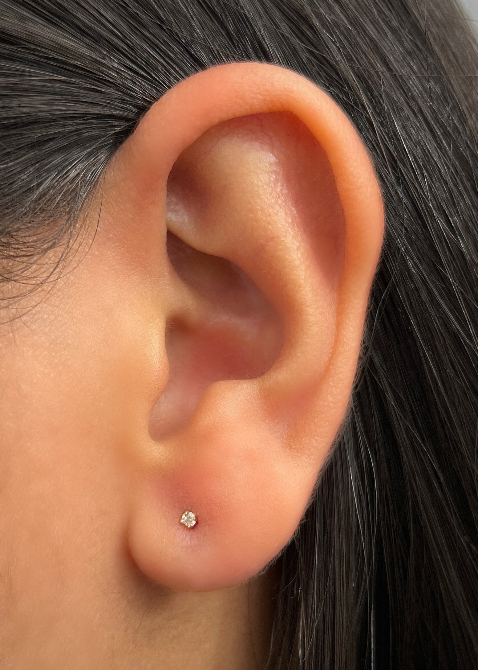 Topos con 4pts de diamante 0.4gr / Largo 0.19cm / Oro Amarillo (Joya) B