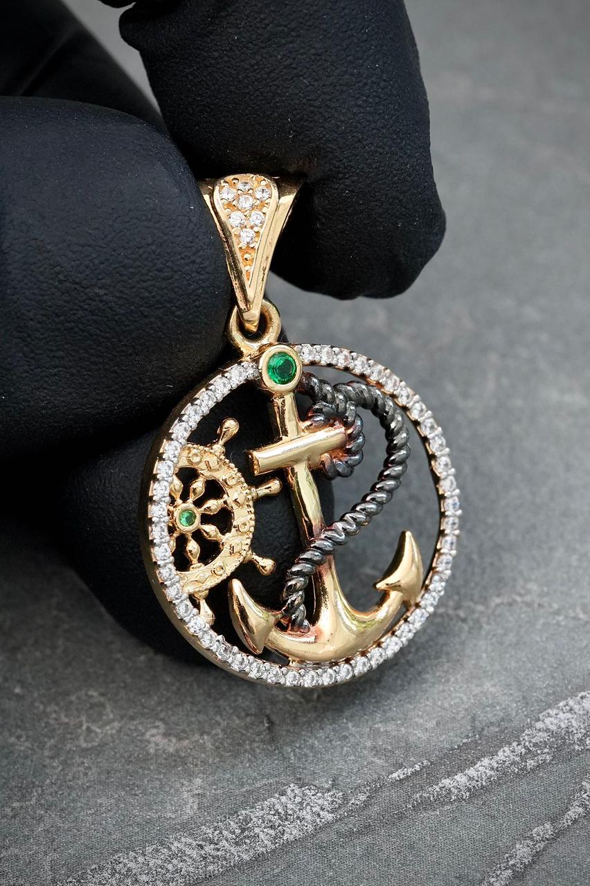Dije ancla con swarovski verde y blanco 4.3gr / Largo 3.2cm — Oro Amarillo