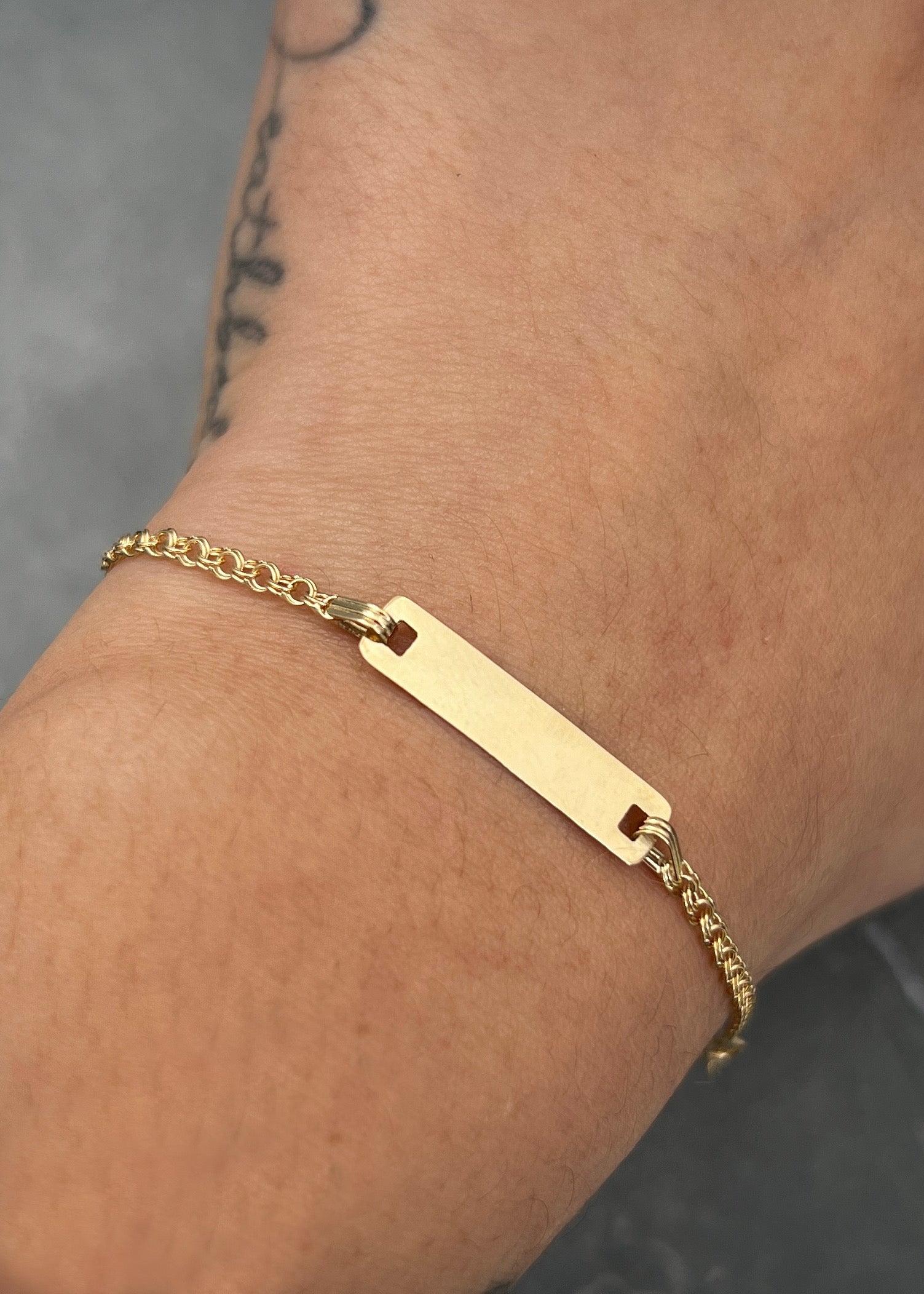 Pulso bebe con Placa 1.3gr / Largo 14cm / Oro Amarillo Nac P