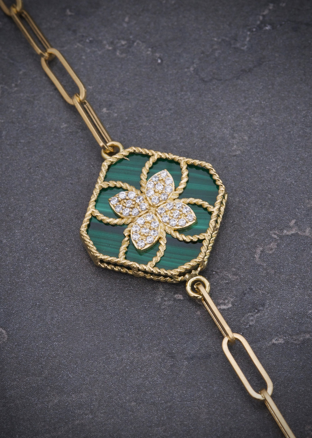 Pulso lucky clover piedra verde 4.1gr / Largo 19cm — Oro Amarillo