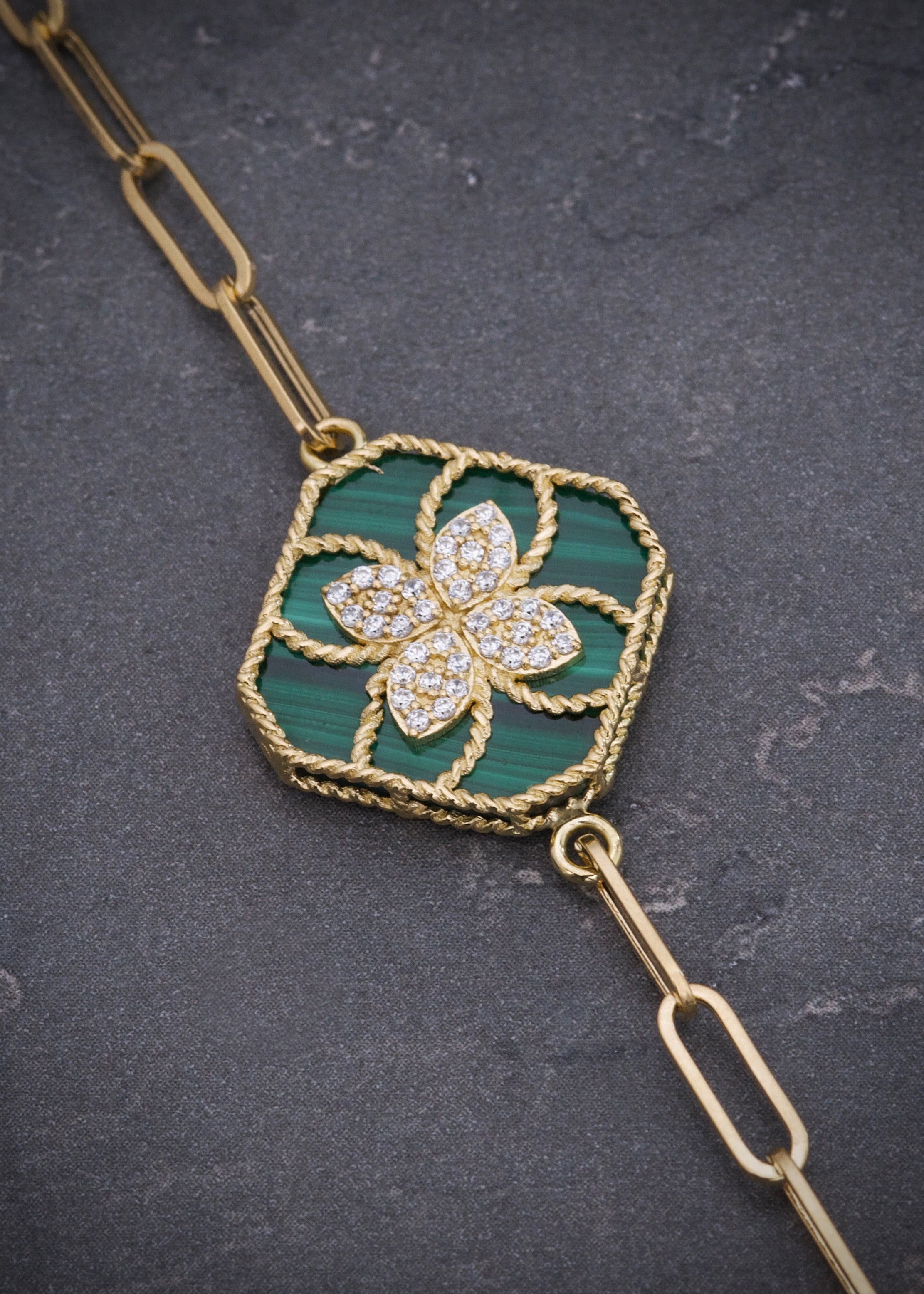 Pulso lucky clover piedra verde 4gr / Largo 18cm / Oro Amarillo italy cte B