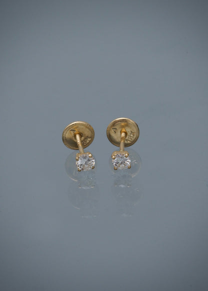 Topos con 31pts de diamante blanco 0.7gr / Largo 0.3cm / Oro Amarillo Nac (Joya) B