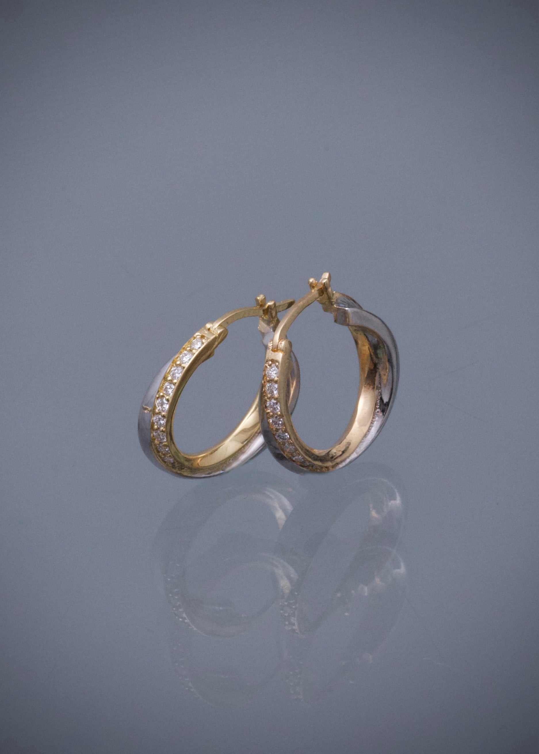 Candongas con 16pts de diamante blanco 4.6gr / Largo 1.6cm / Dos Oros (Joya) M