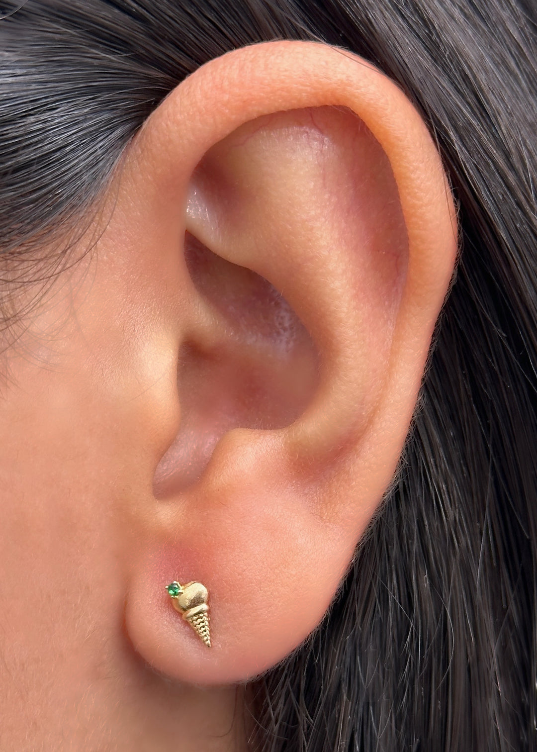 Topos helado con swarovski verde 0.7gr / Largo 0.7cm — Oro Amarillo