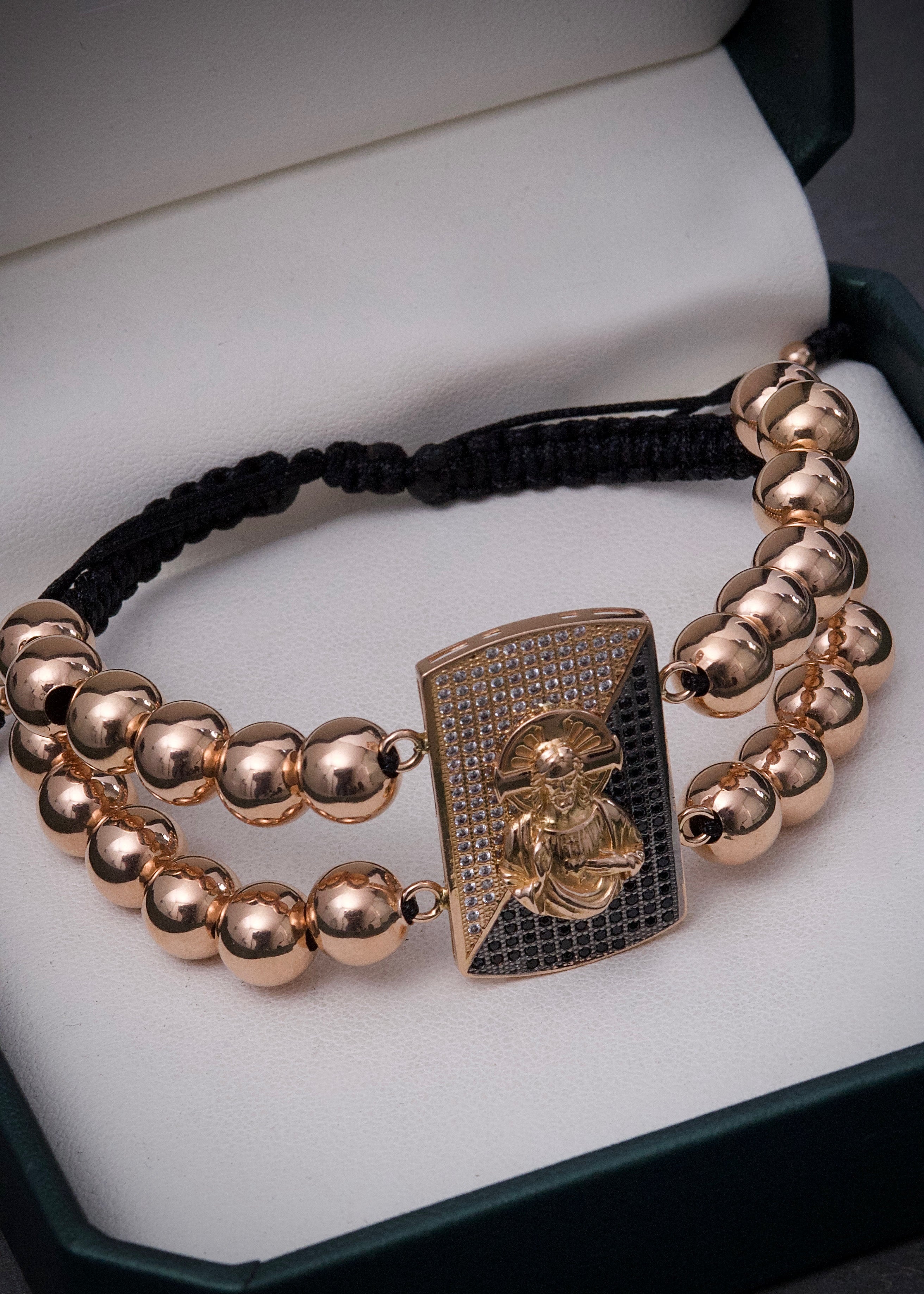 Pulsera en hilo negro con herraje de corazon de jesus 16.2gr / Oro Rosado (Joya) M