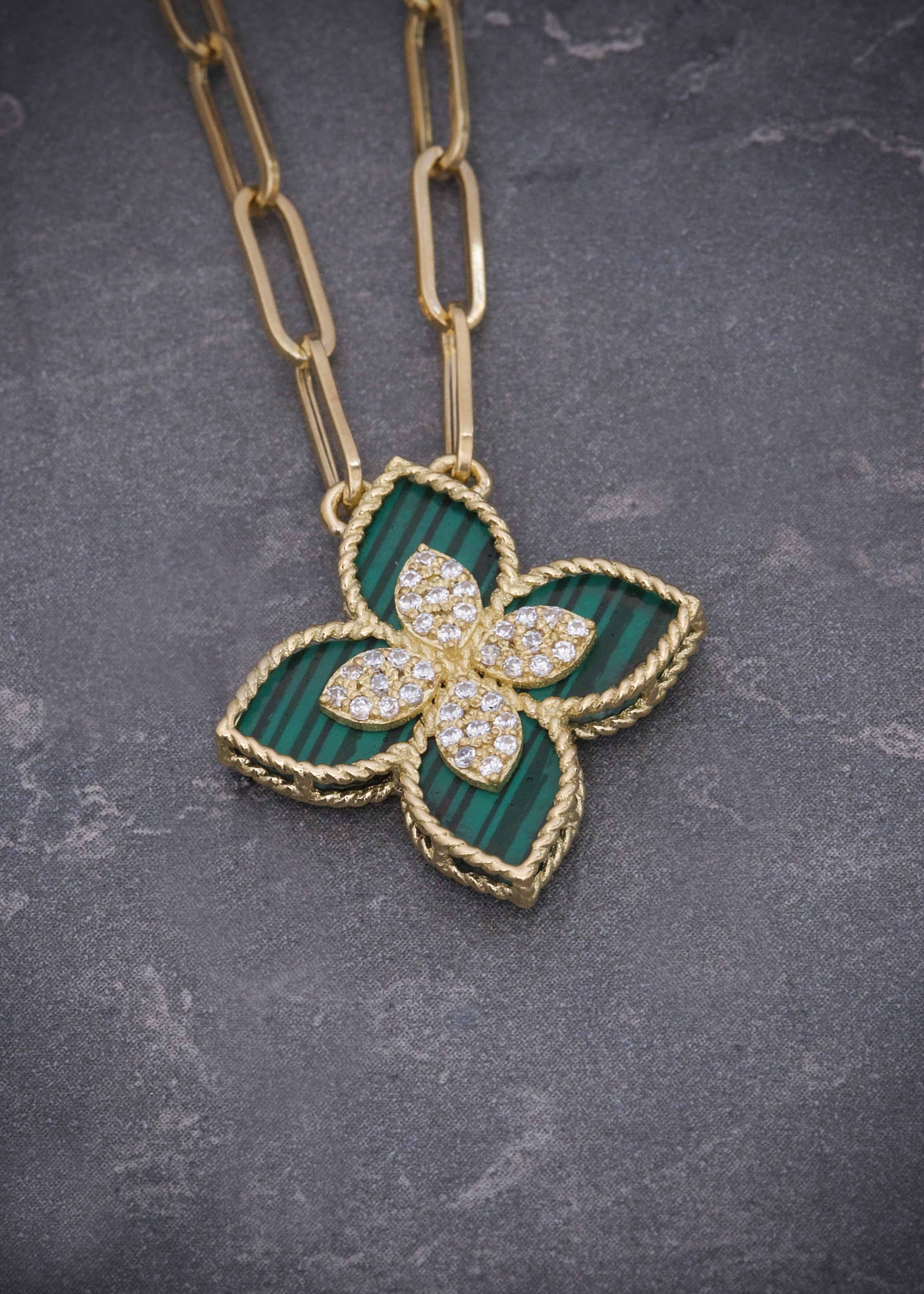 Cadena lucky clover piedra verde 5.6gr / Largo 50cm / Oro Amarillo italy cte M