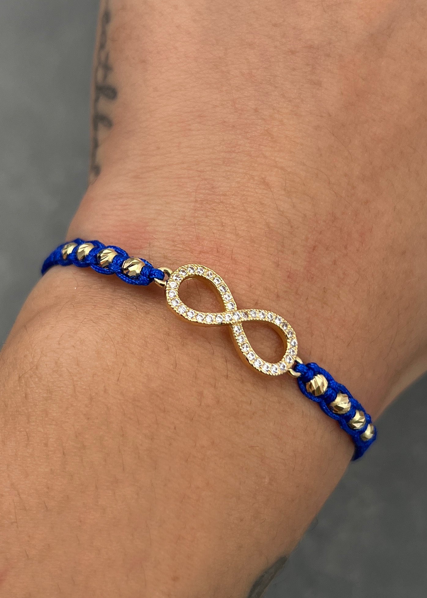 Pulsera en hilo azul con herraje infinito 1.75gr / Oro Amarillo (Joya)*