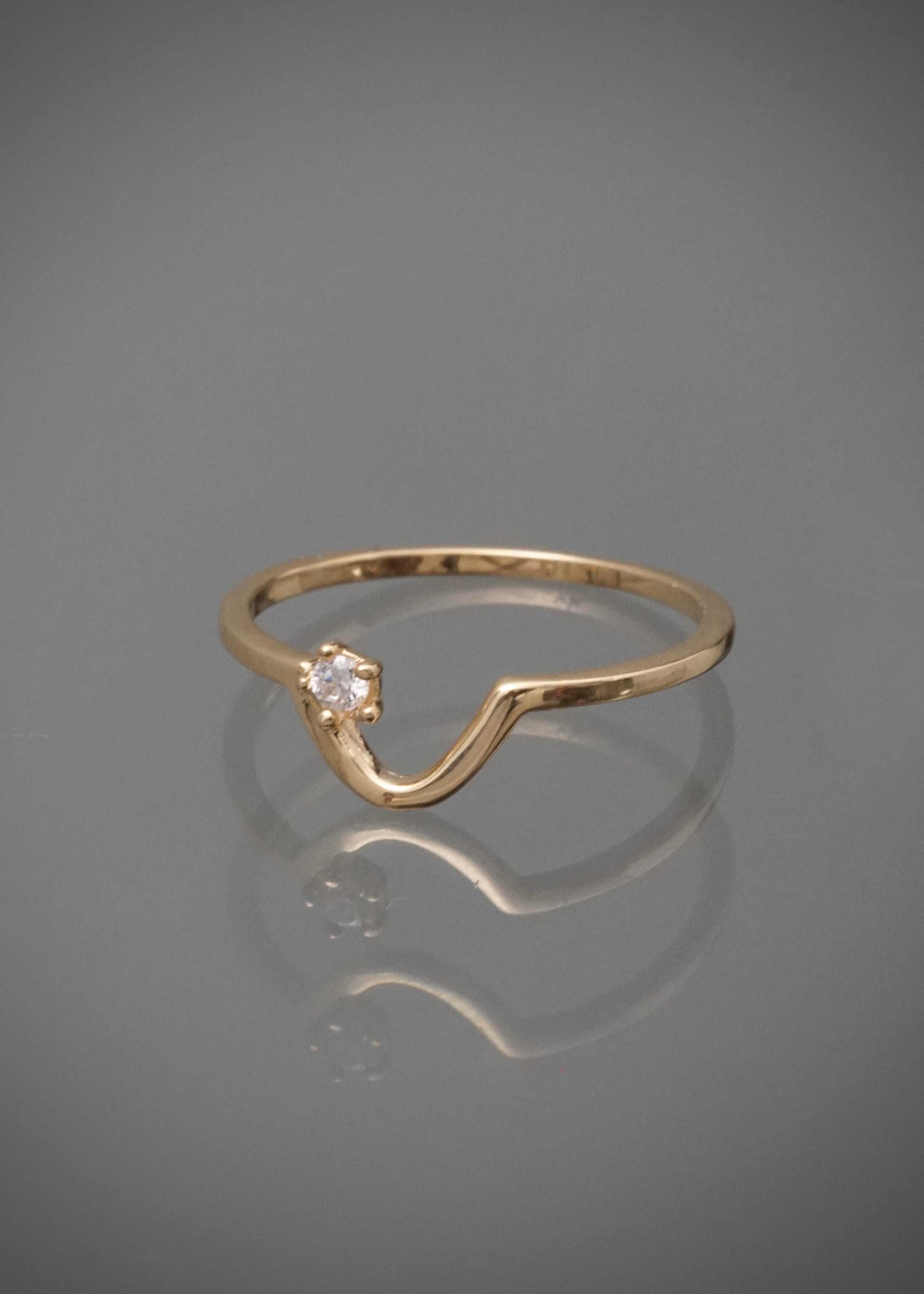 Anillo con swarovski blanco 1.3gr / Talla 6 3/4 / Oro Amarillo Nac B