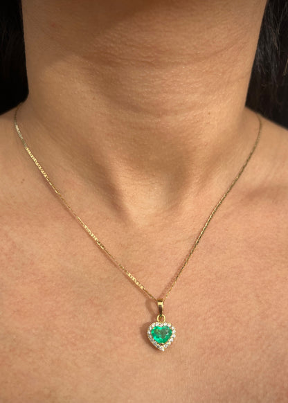 Dije corazon con 83pts de esmeralda y 20pts de diamantes 2gr / Largo 1.8cm / Oro Amarillo (Joya) M