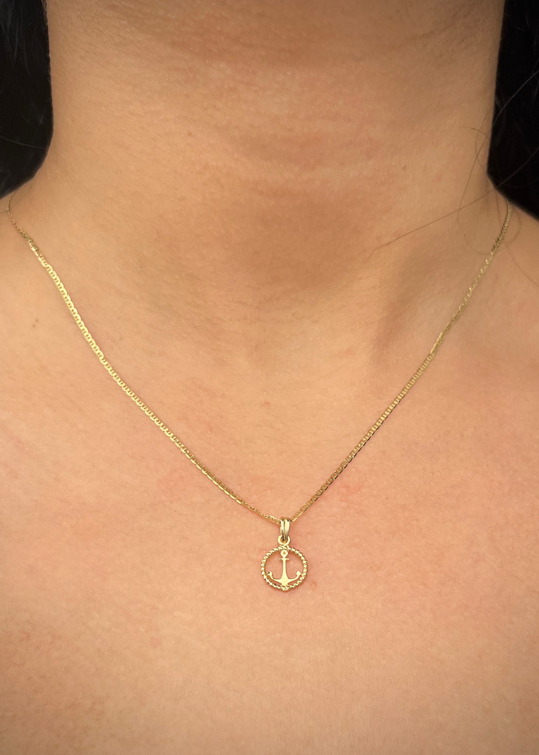 Dije ancla 0.6gr / Largo 1.6cm — Oro Amarillo