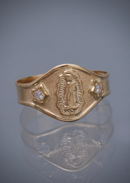 Anillo virgen de guadalupe con swarovski blanco 2.6gr / Talla 10 1/2 / Oro Amarillo Nac B