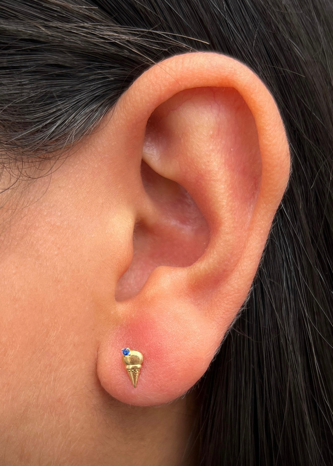 Topos helado con swarovski azul 0.7gr / Largo 0.7cm — Oro Amarillo