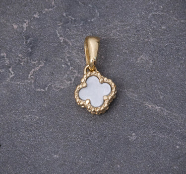 Dije lucky clover con piedra blanca 0.9gr / Largo 1.5cm / Oro Amarillo Nac M