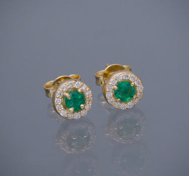 Topos con 36pts de esmeralda y 12pts de diamantes 1.7gr / Largo 0.64cm / Oro Amarillo (Joya) P