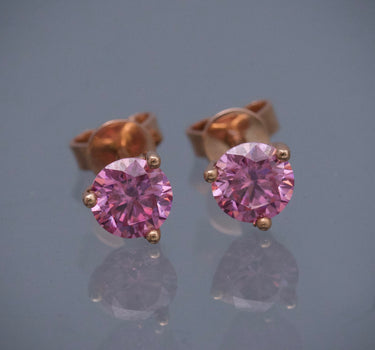 Topos con 90pts de moissanita rosada 1.45gr / Largo 0.54cm / Oro Rosado (Joya) B