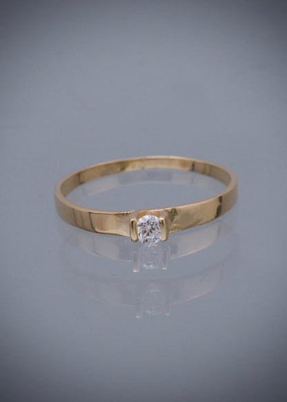Solitario liso con swarovski blanco 1.5gr / Talla: 7 1/2 / Oro Amarillo Nac B