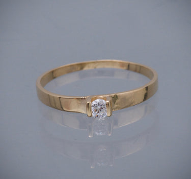 Solitario liso con swarovski blanco 1.5gr / Talla: 7 1/2 / Oro Amarillo Nac B