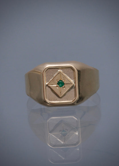 Anillo con swarovski verde 2.5gr / Talla 10 3/4 / Oro Amarillo Nac B
