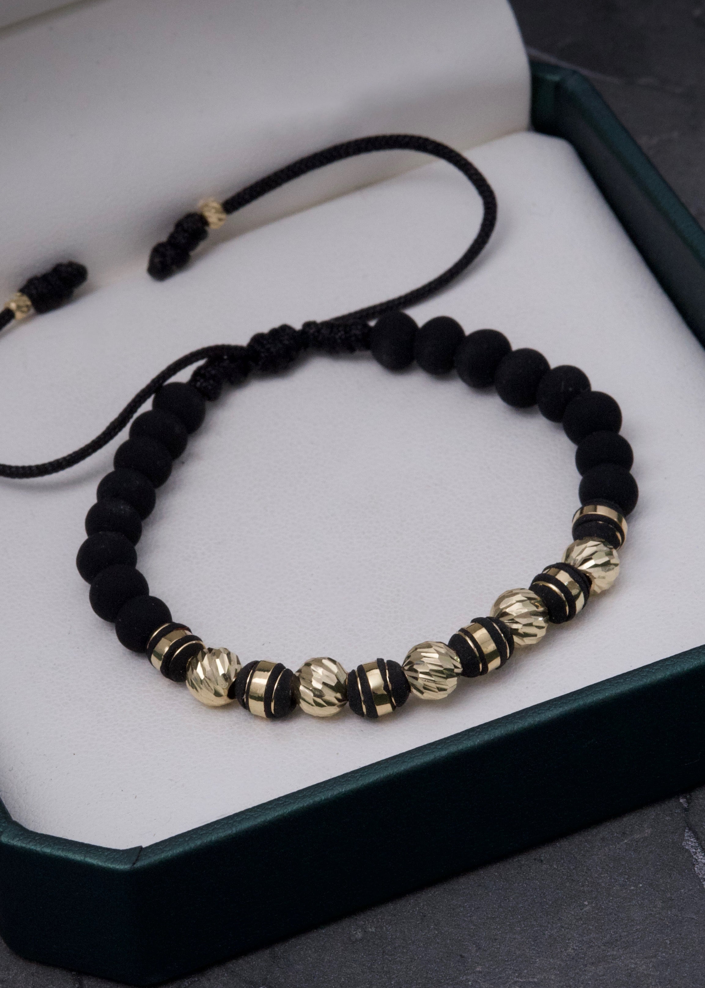 Pulsera en hilo negro con bolas diamantadas 1gr / Oro Amarillo (Joya) *