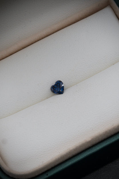 Moissanita De Corazon Azul Con 50Pts Largo 0.5cm / (Joya) B