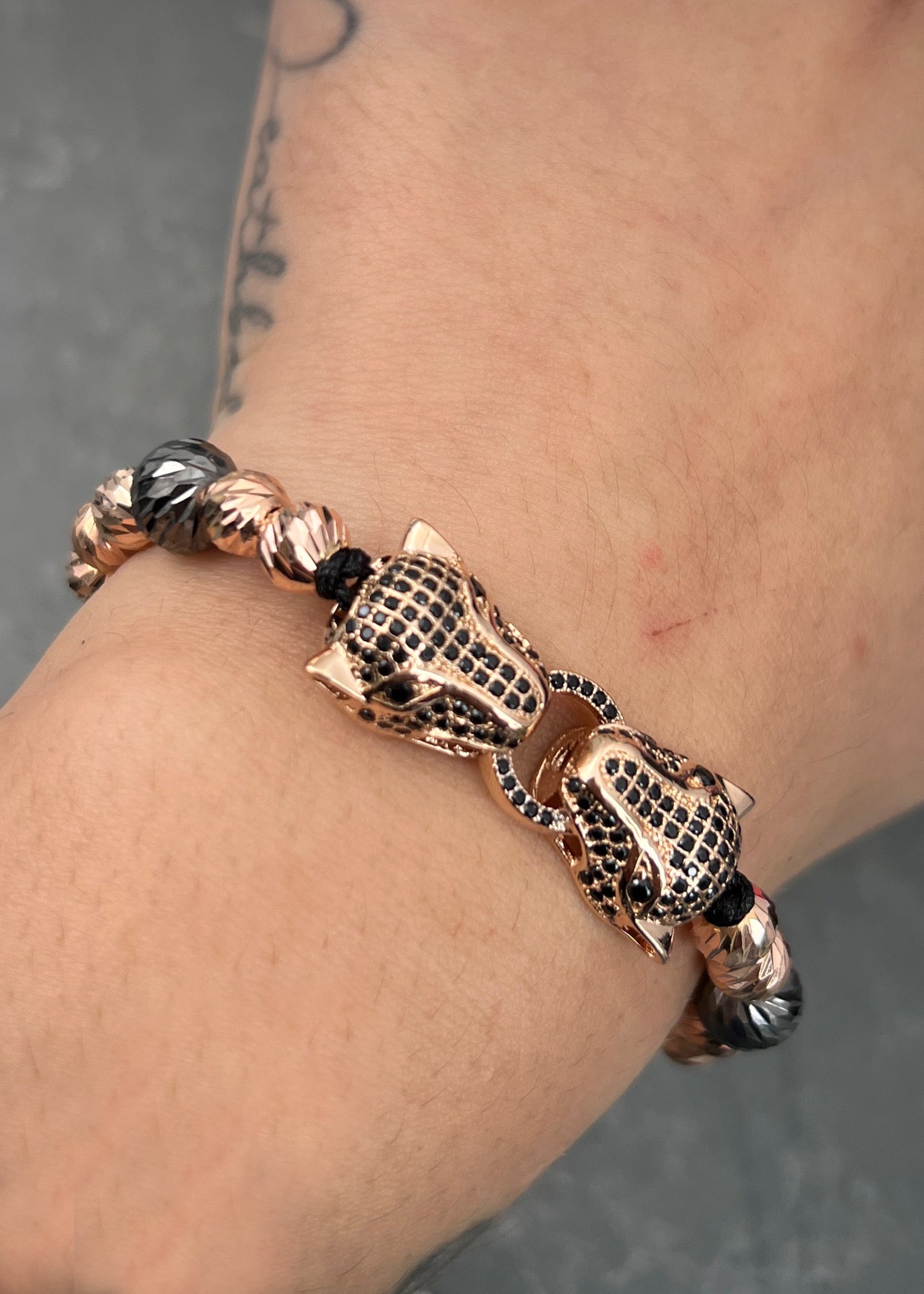 Pulsera en hilo negro con herraje de pantera 8.5gr / Oro Rosado (Joya) M