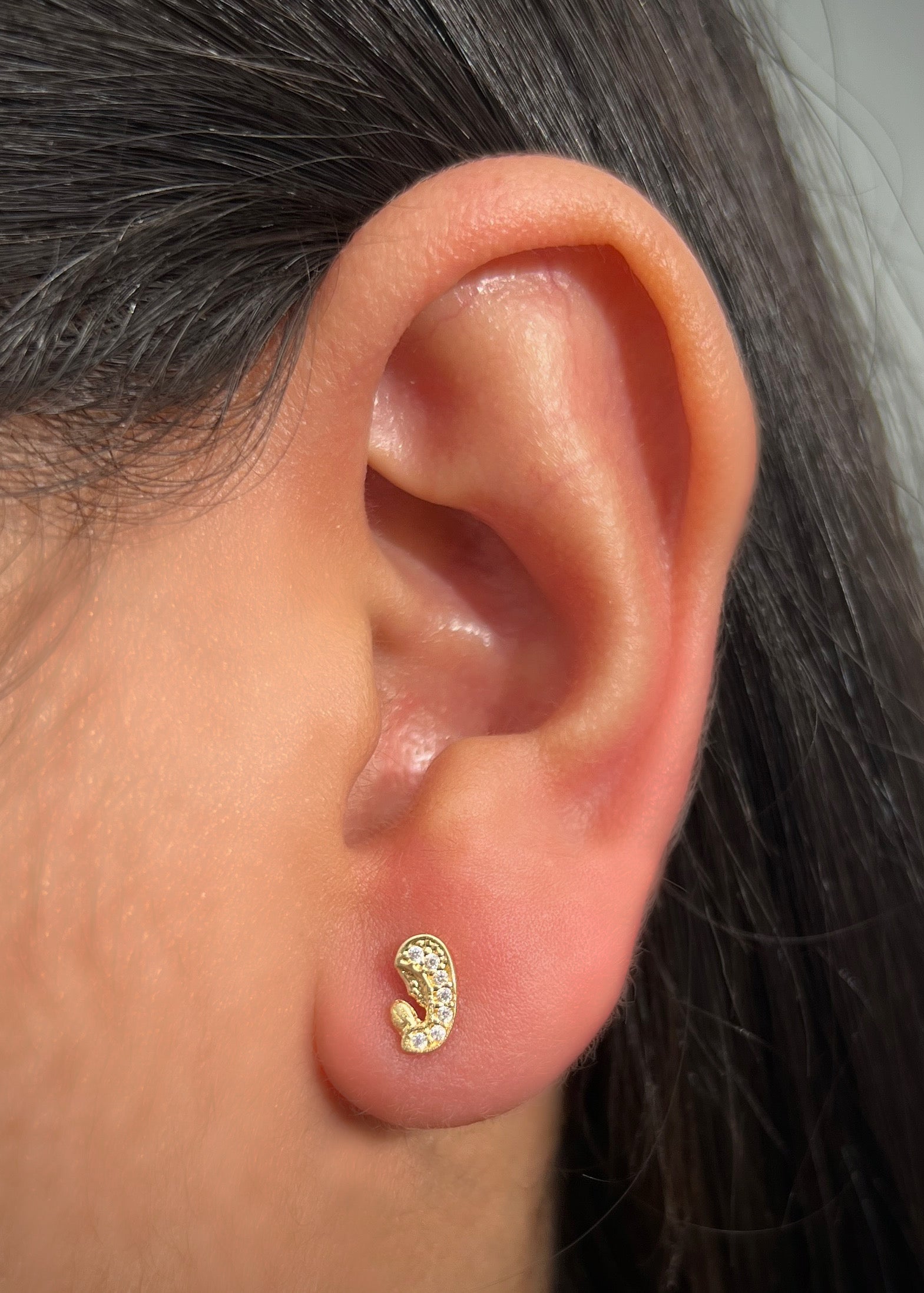 Topos virgen maria con swarovski blanco 0.9gr / Largo 0.78cm / Oro Amarillo Nac B