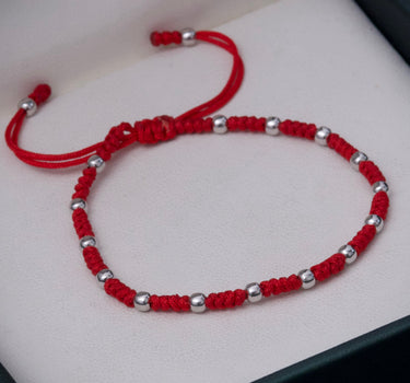 Pulsera en hilo rojo con bolas lisas 0.75gr / Oro Blanco (Joya) M