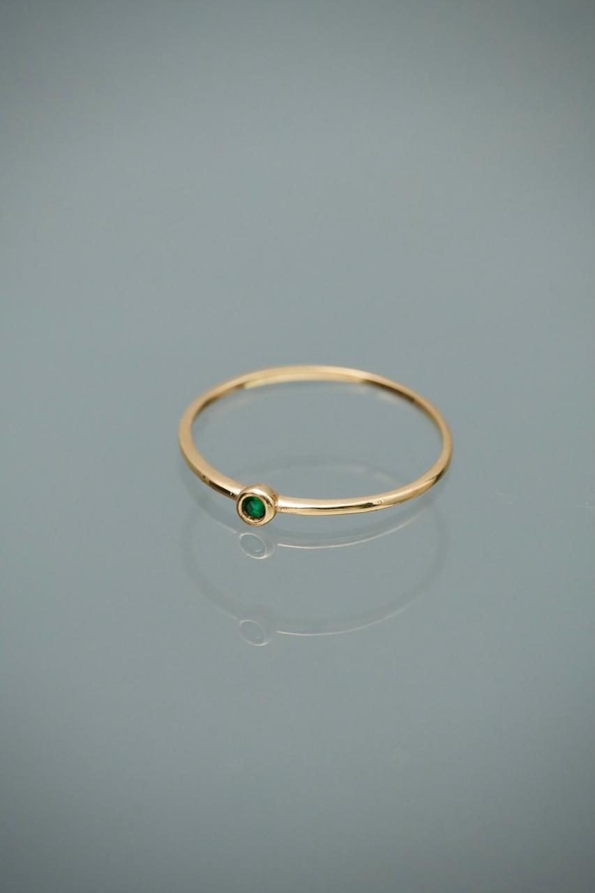 Solitario Con swarovski verde 0.6gr / Talla 6 1/2 / Oro Amarillo Nac B