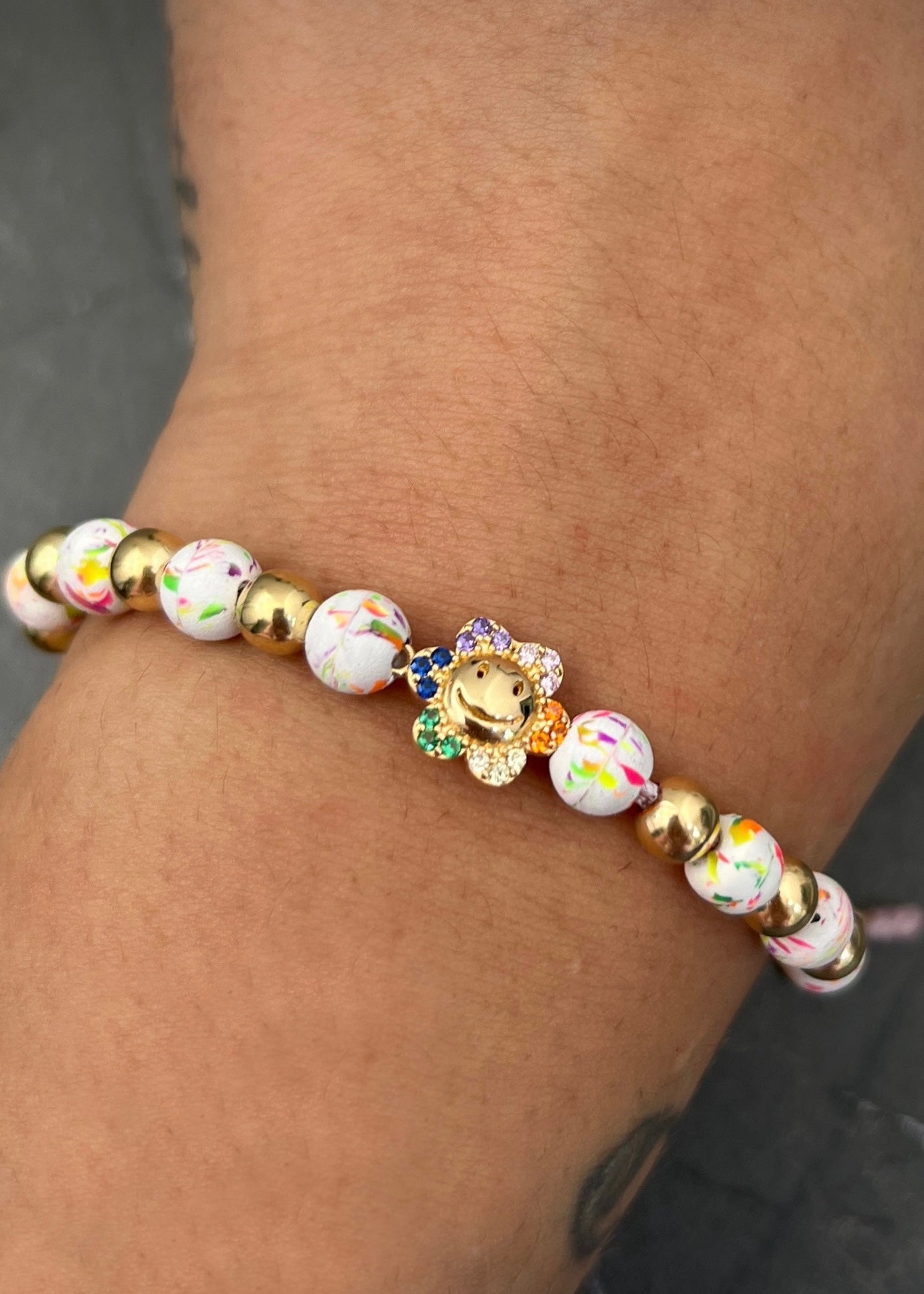 Pulsera en hilo rosado con herraje de flor 1.95gr / Oro Amarillo (Joya) M