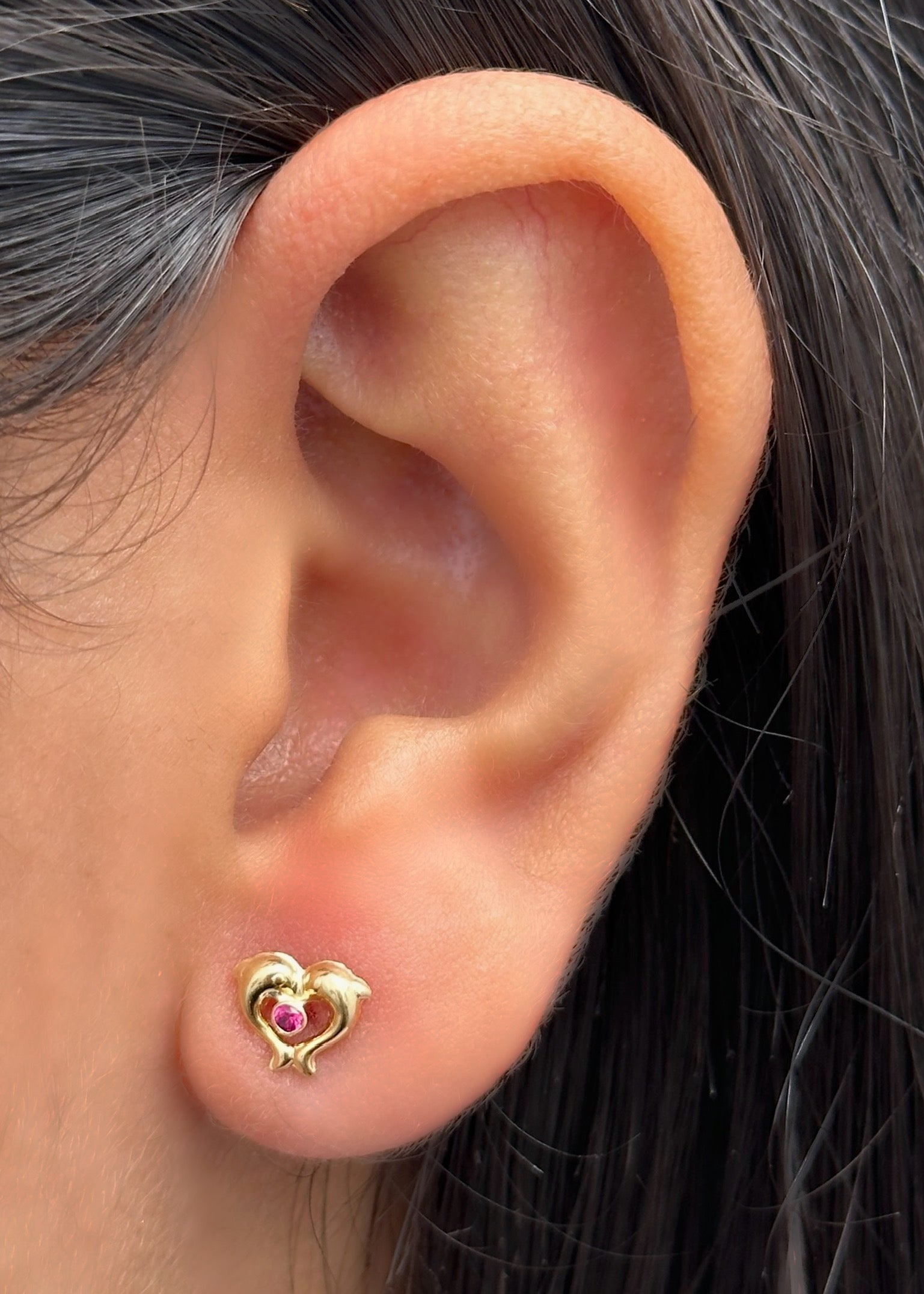 Topos delfines con swarovski rosado 0.55gr / Largo 0.7cm / Oro Amarillo Nac B