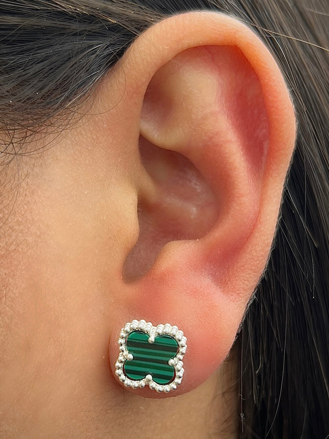 Topos Lucky Clover Piedra Verde 3.4gr / 1.1cm / 11mm — Plata 925