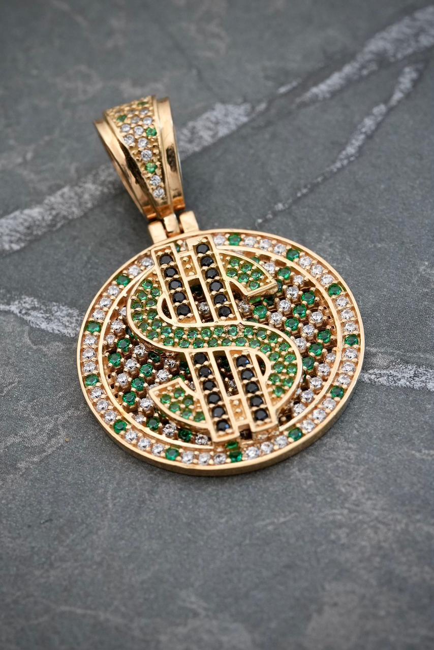 Dije signo peso con swarovski verde y blanco 10.25gr / Largo 3.9cm — Oro Amarillo