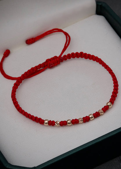 Pulsera en hilo rojo con bolas lisas y diamantadas 3mm 0.4gr / Oro Rosado (Joya)*