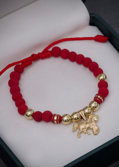 Pulsera en hilo rojo con dije de caballo 2.05gr / Oro Amarillo (Joya) M