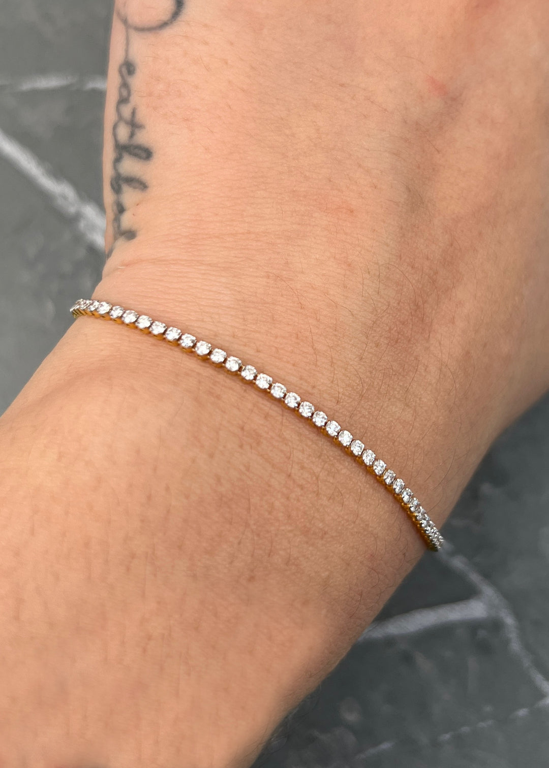 Pulso tenis con 131pts de diamante blanco 2.1gr / Largo 17.5cm — Oro Amarillo