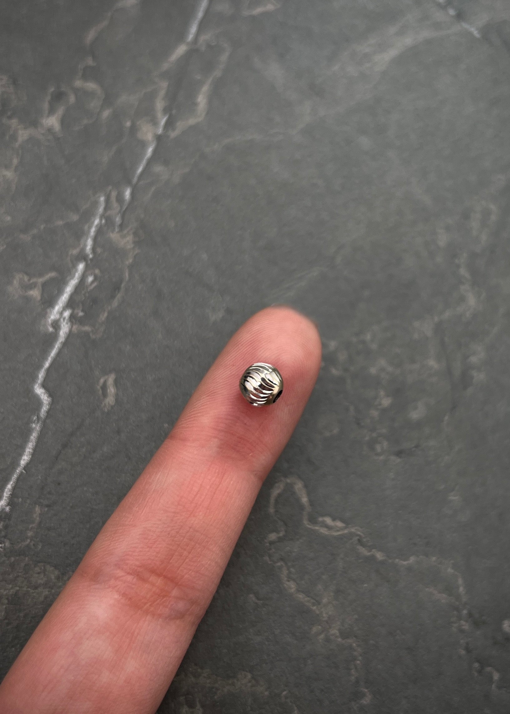 Bolas Diamantada Luna 6mm 0.35gr / Oro blanco Nac B