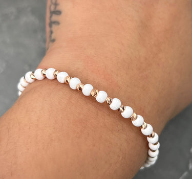 Pulsera en hilo blanco con bolas diamantadas 1.2gr / Oro Rosado (Joya) M