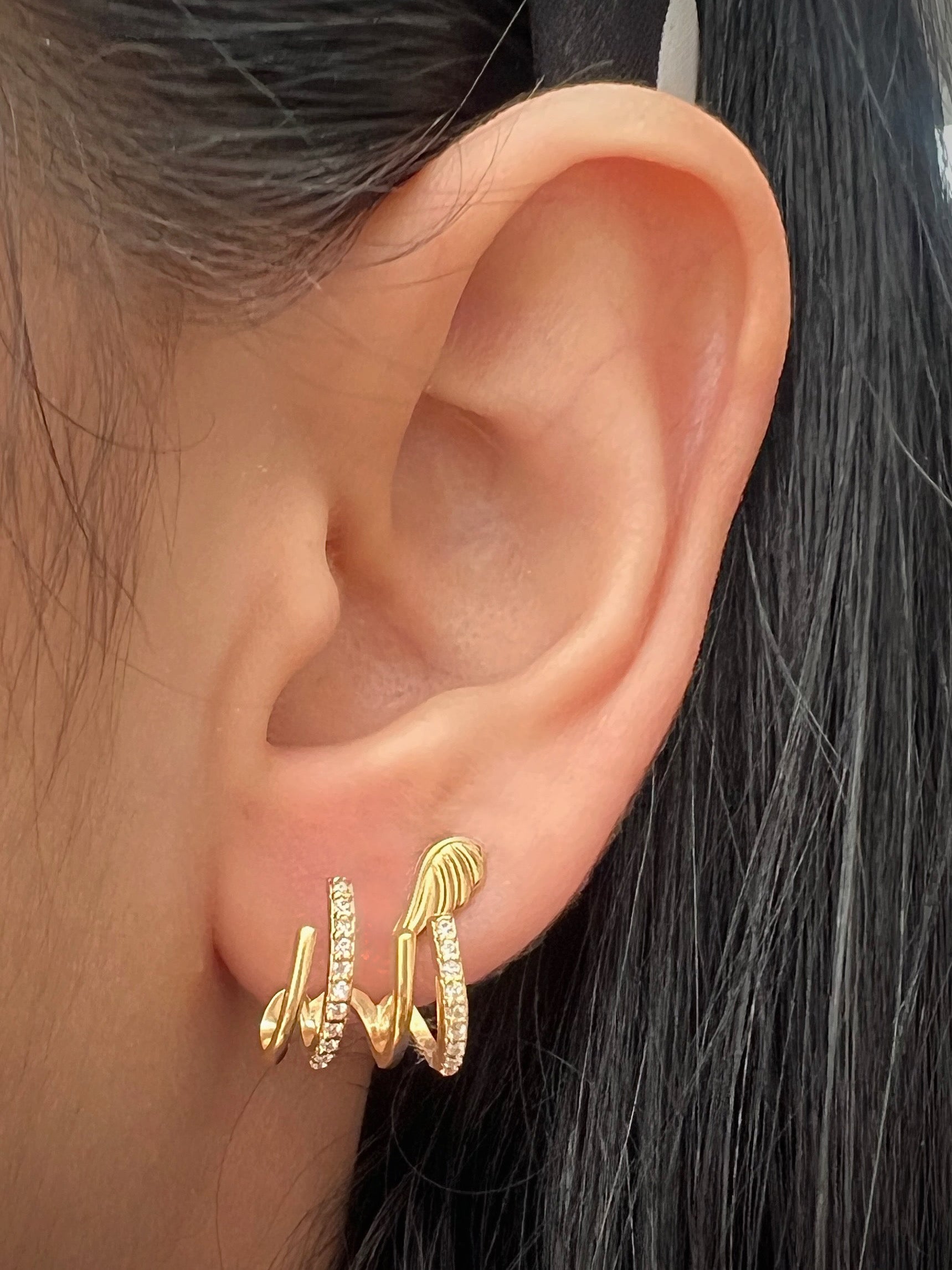 Candongas de lineas con swarovski blanco  3.2gr / Oro Amarillo Nac B