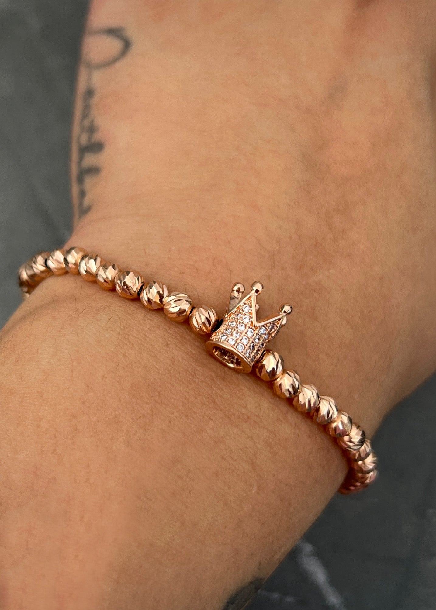 Pulsera en hilo negro con herraje corona 5.6gr / Oro Rosado (Joya) M