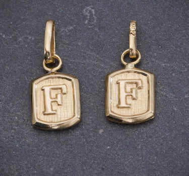 Dije letra F 0.4gr / Largo 1.4cm / Oro Amarillo Nac M