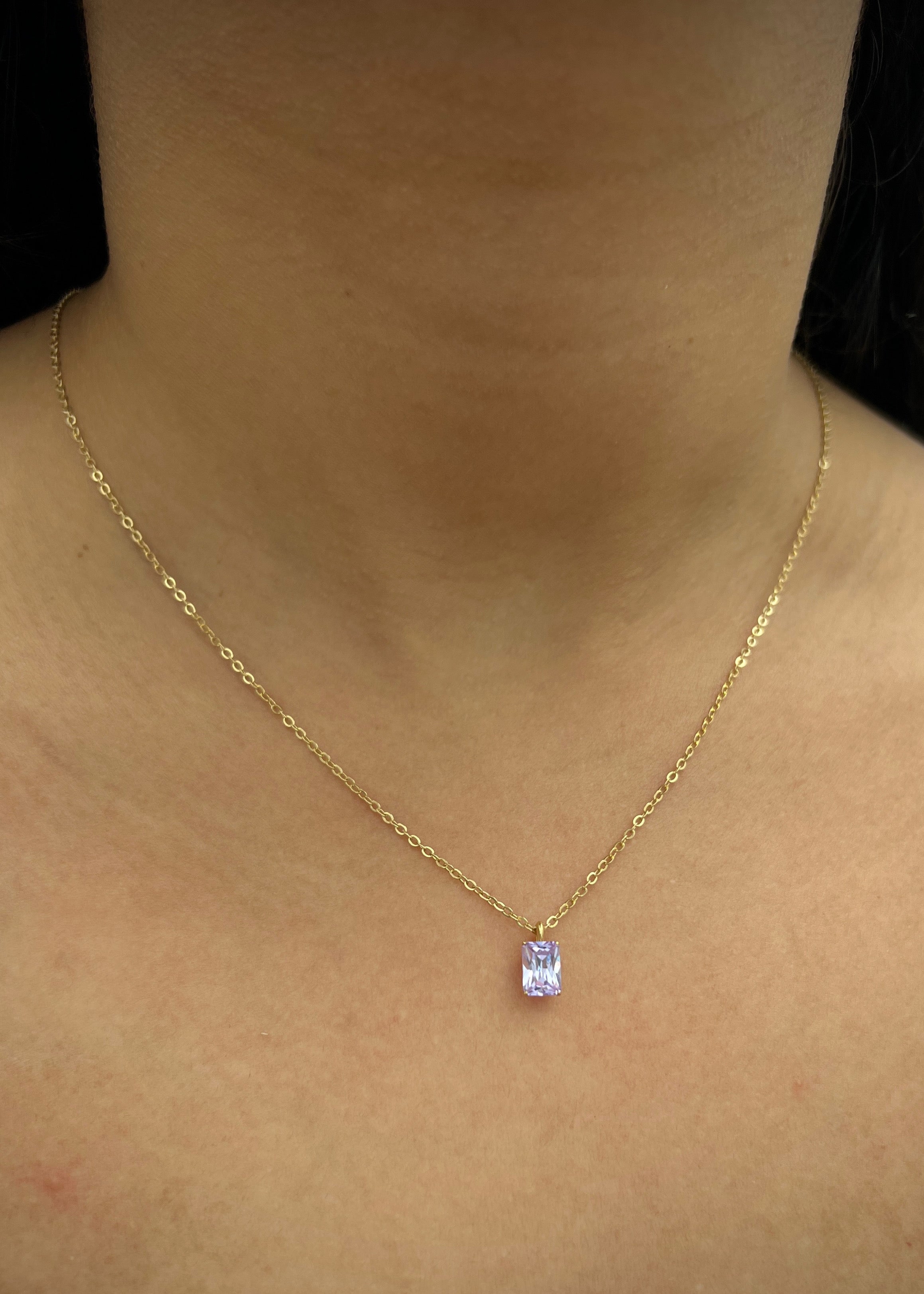Dije con swarovski lila 0.6gr / Largo 1cm / Oro Amarillo Nac P