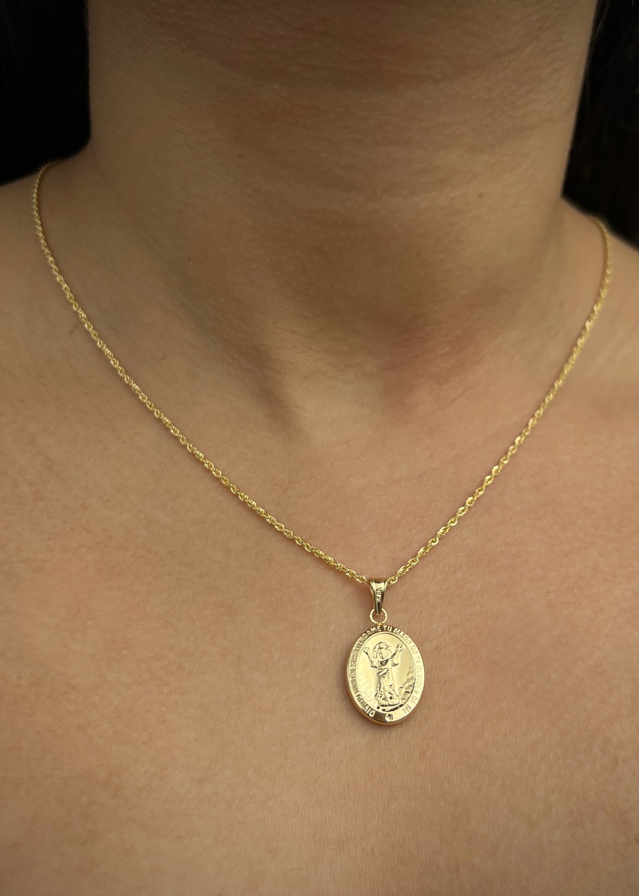 Dije del divino niño 1.15gr / Largo 2.6cm / Oro Amarillo Nac P