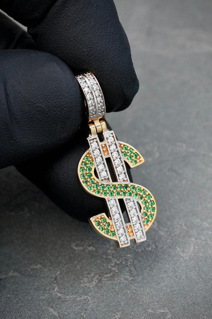 Dije signo peso con swarovski verde y blanco 3.55gr / Largo 3.3cm — Oro Amarillo