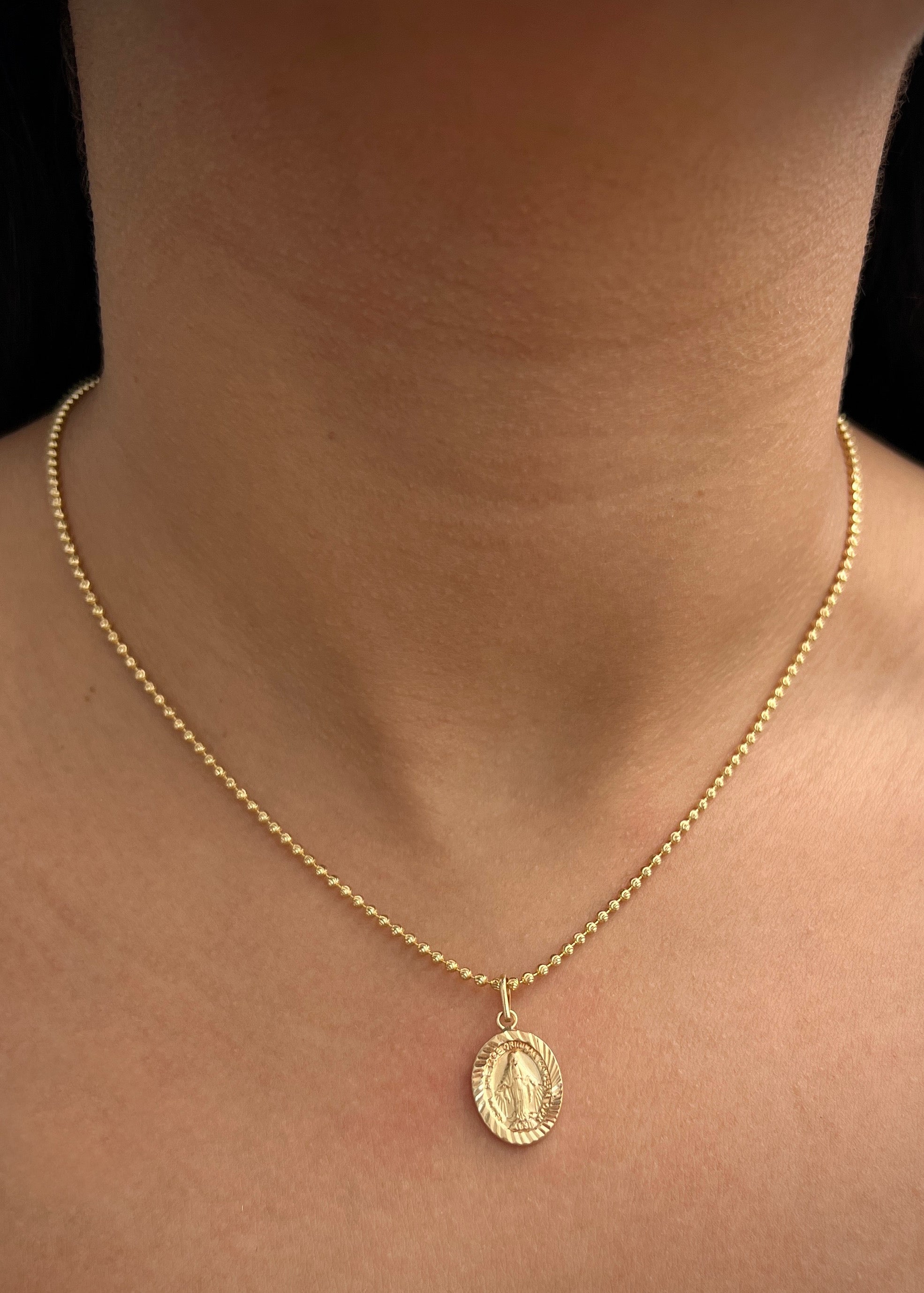 Dije virgen de la milagrosa 0.9gr / Largo 2.2cm / Oro Amarillo Nac M